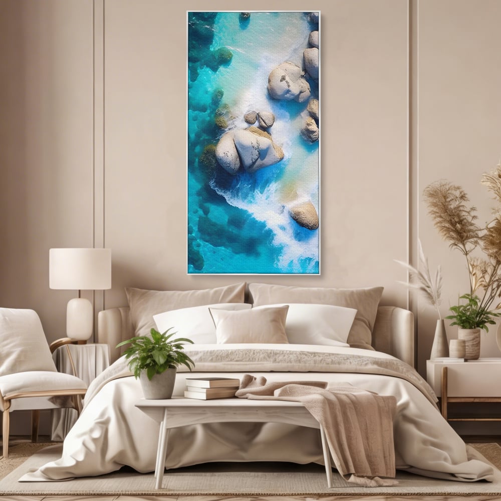 Tablou canvas cu tablou canvas cu stanci in apa turcoaz, in rama de aluminiu argintiu, pe perete intr-un dormitor